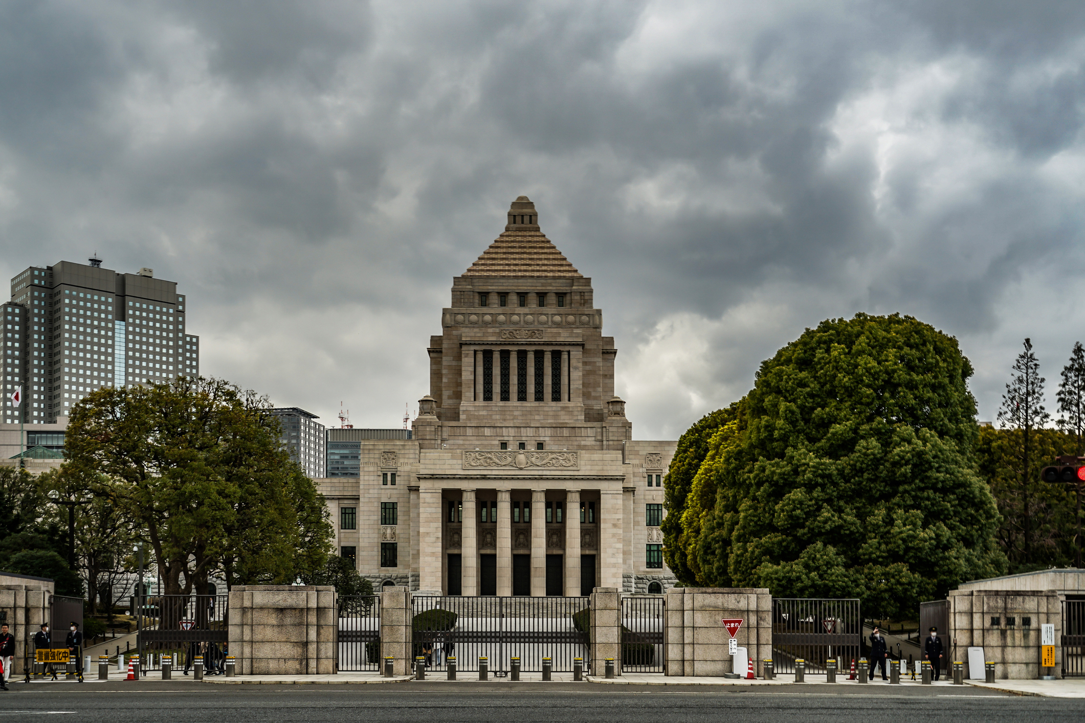 日本銀行を含む記事画像